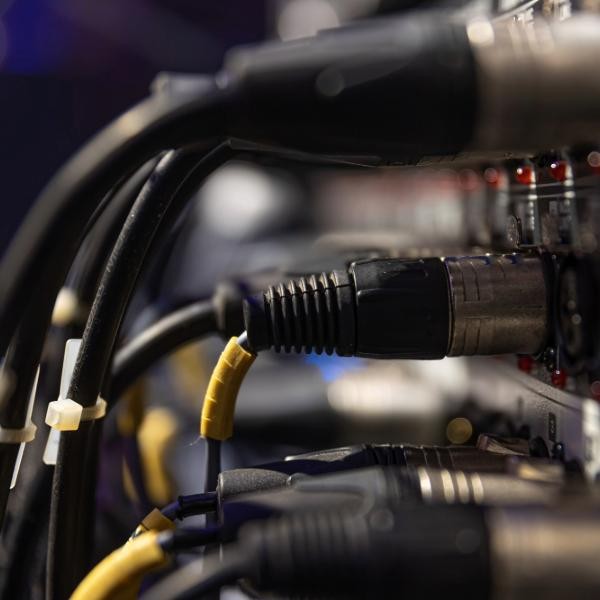 Network cabling and connectivity infrastructure inside a data centre