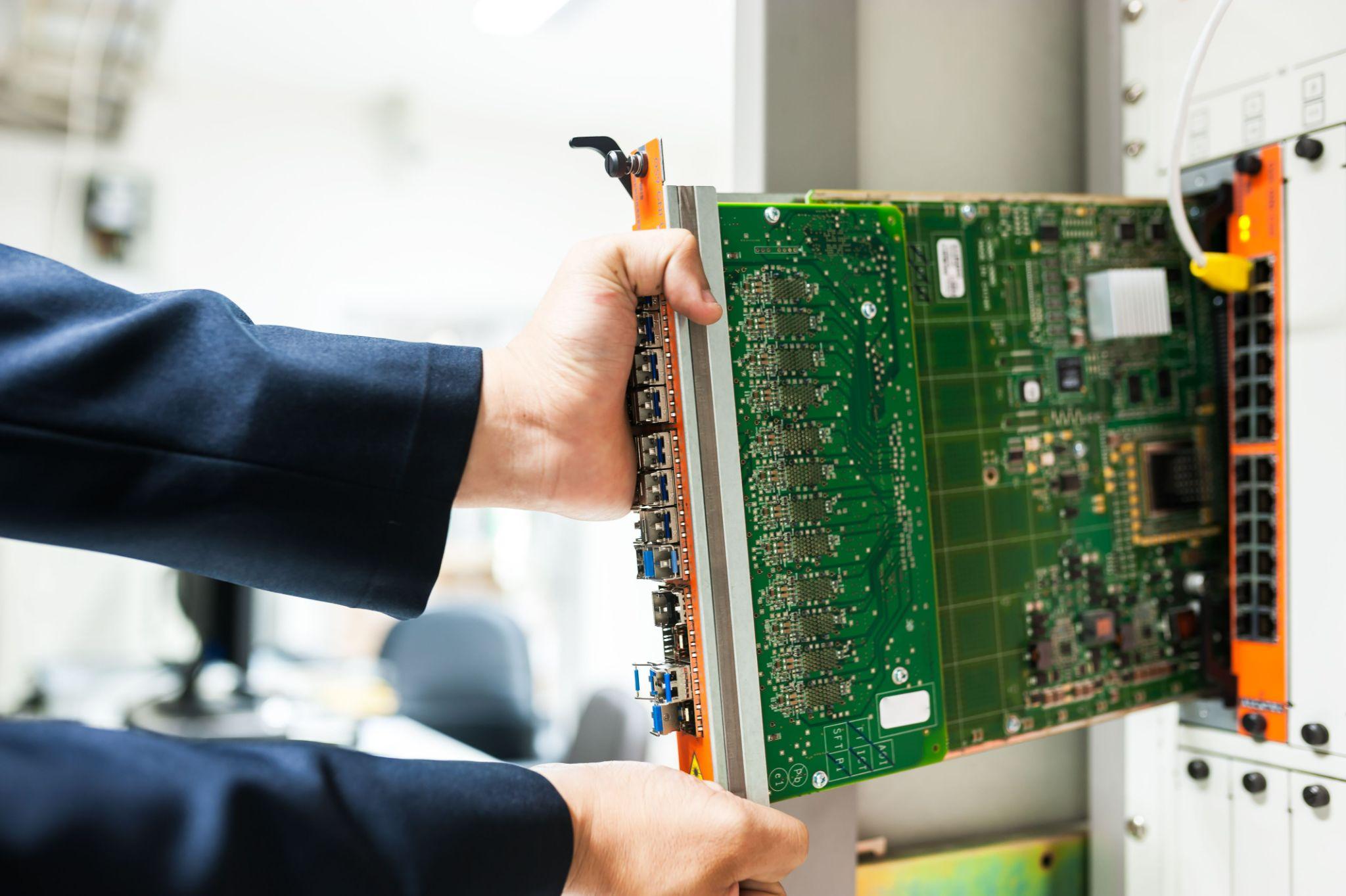 A Guide to Server Rack Sizes for Data Centres illustration